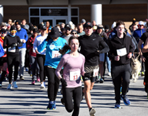 Maggie Bartlow leads at the start